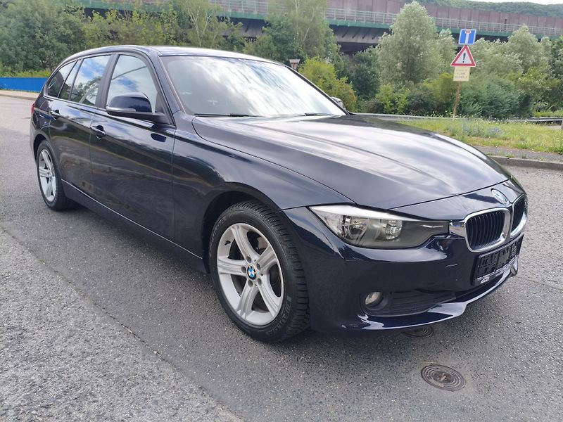 BMW Řada 3 (2013) 318 D 105Kw combi - fotka 4 z 31