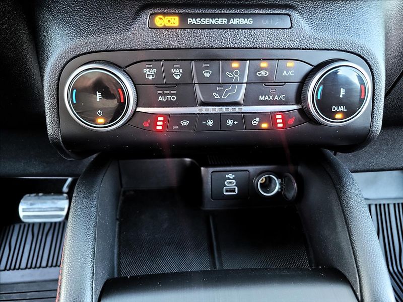 Ford Kuga 2,5 PHEV,ST-line X,kůže,Led - fotka 33 z 50