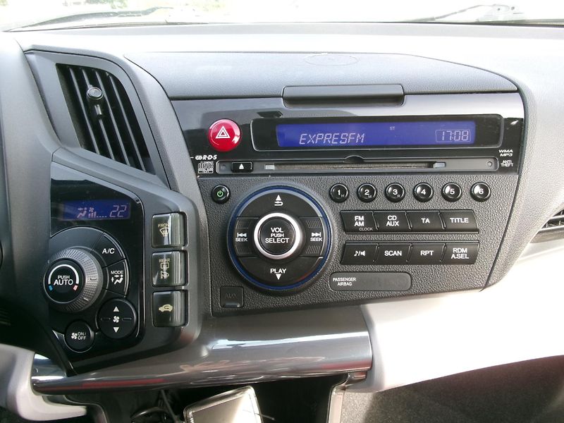 Honda CR-Z (2011) 1,5i VTEC HYBRID AC ALU - fotka 21 z 25