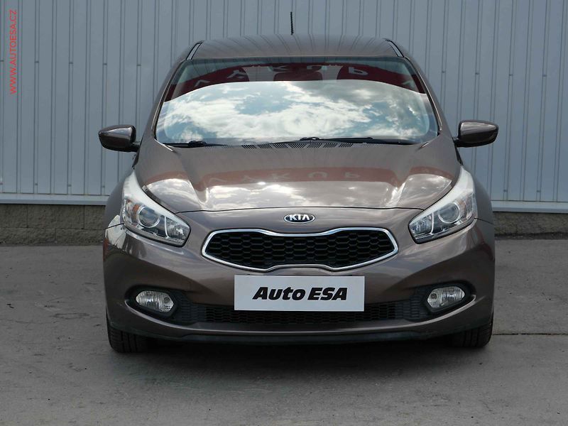 Kia Ceed (2012) 1.4i, ČR, AC, tempo - fotka 2 z 16