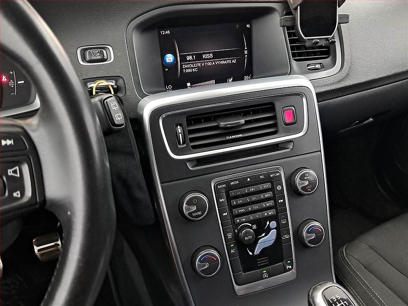 Volvo V60 (2017) D3 2.0, Navi, Tempomat - fotka 12 z 18