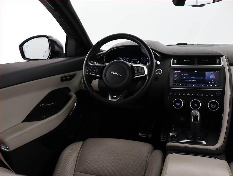 Jaguar E-Pace (2019) P300 AWD - fotka 7 z 26