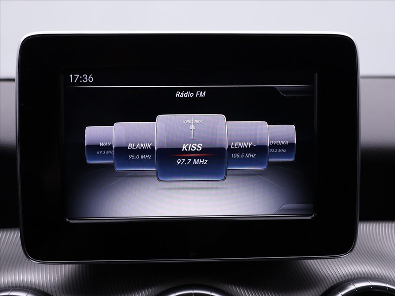 Mercedes-Benz CLA 2,0 250 155kW 4Matic Xenon - fotka 27 z 39