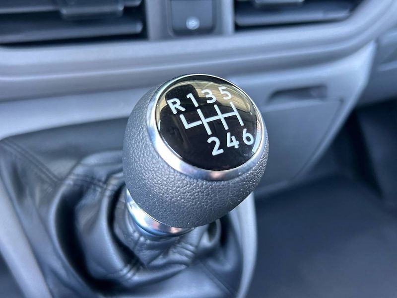 Volkswagen Transporter (2026) T7 2.0 TDI DR 9 míst - fotka 16 z 29