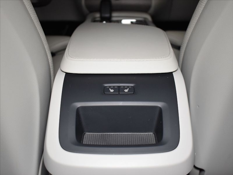 Volvo XC90 2,0 B5 AWD PLUS Tažné,BLIS - fotka 16 z 24
