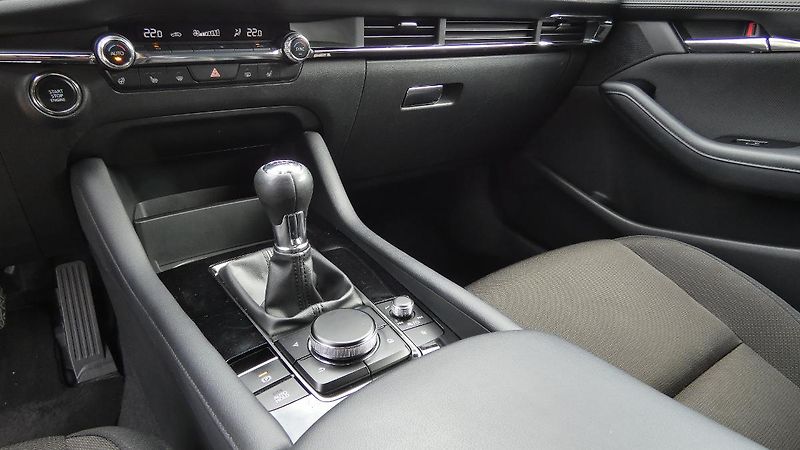 Mazda 3 2.0 e-Skyactiv Prime-Line - fotka 6 z 22