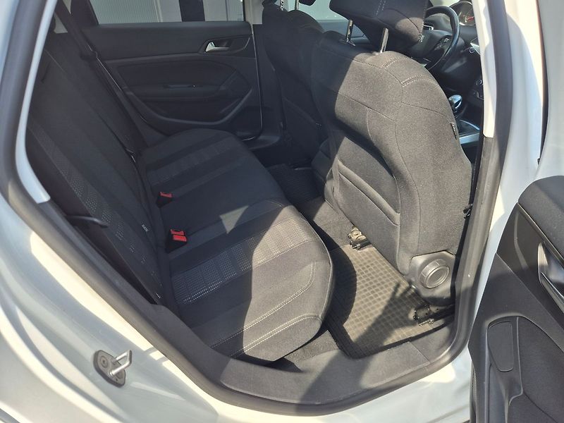 Peugeot 308 1.6HDi 88kW, odpočet DPH - fotka 22 z 25