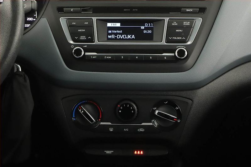 Hyundai i20 (2015) 1.2, Serv.kniha - fotka 11 z 12