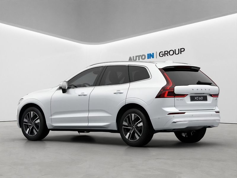 Volvo XC60 (2026) PLUS B5 4X4, Adapt.světlo., AC - fotka 3 z 8