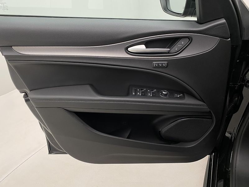 Alfa Romeo Stelvio VELOCE 2.2JTDm REZERVACE - fotka 7 z 62