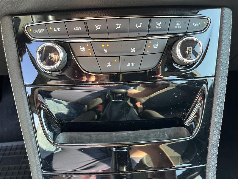 Opel Astra 1,6 CDTi + KLIMA NAVI SERVIS - fotka 21 z 42
