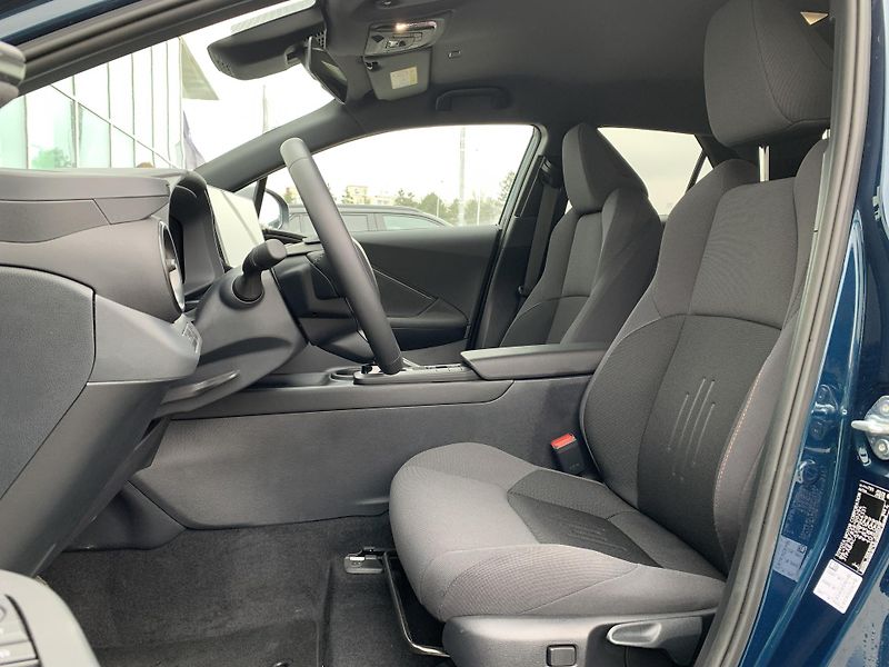 Toyota C-HR STYLE 2.0 PHEV 223k e-CVT - fotka 21 z 26