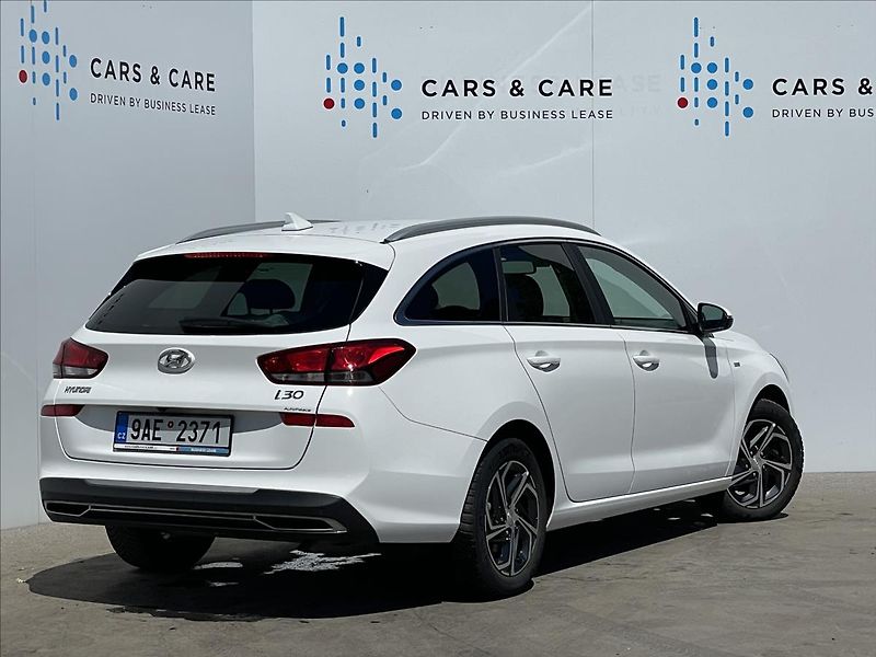 Hyundai i30 1,5 T-GDI Combi Smart - fotka 3 z 22