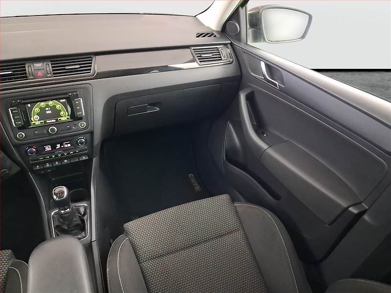 Škoda Rapid (2014) Spaceback 1.6 TDI, Serv.kniha - fotka 8 z 19