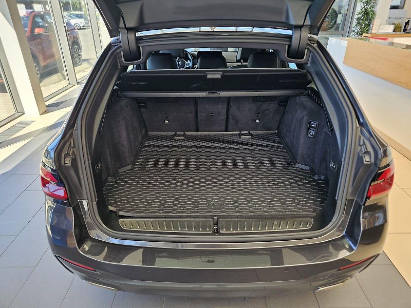BMW Řada 5 530d xDrive - fotka 9 z 30