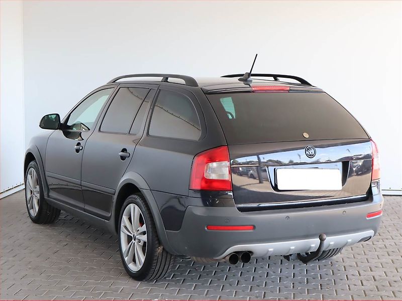 Škoda Octavia (2011) Scout 2.0 TDI, 4X4, Automat - fotka 4 z 21
