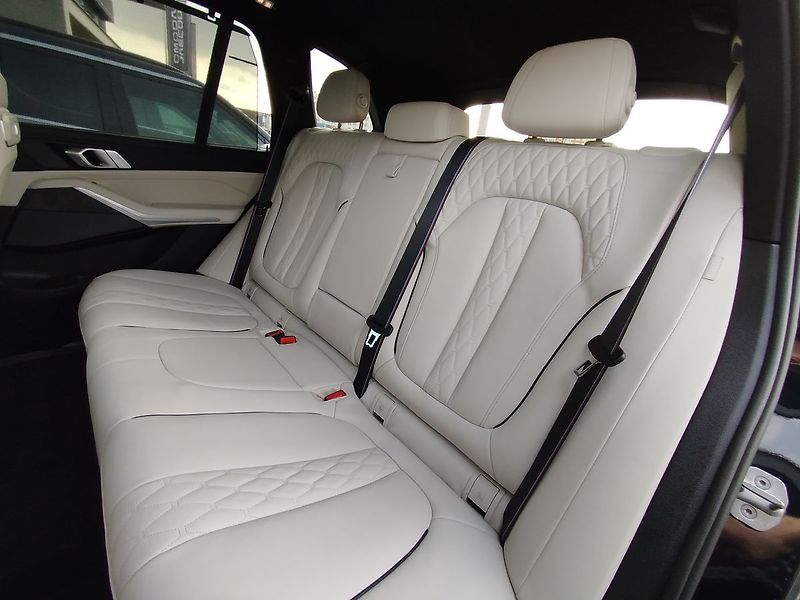 BMW X5 M60i - fotka 20 z 29