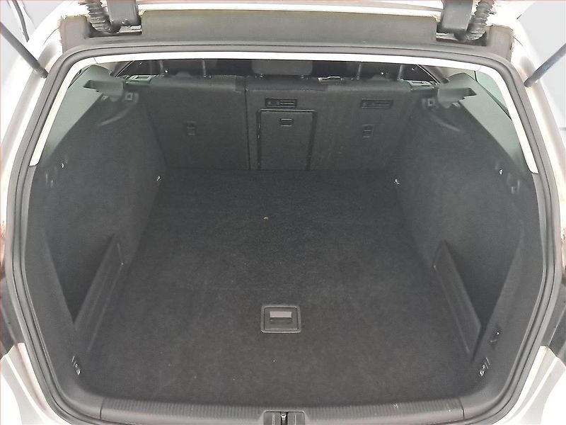 Volkswagen Passat (2013) 2.0 TDI, Automat, Navi - fotka 14 z 16
