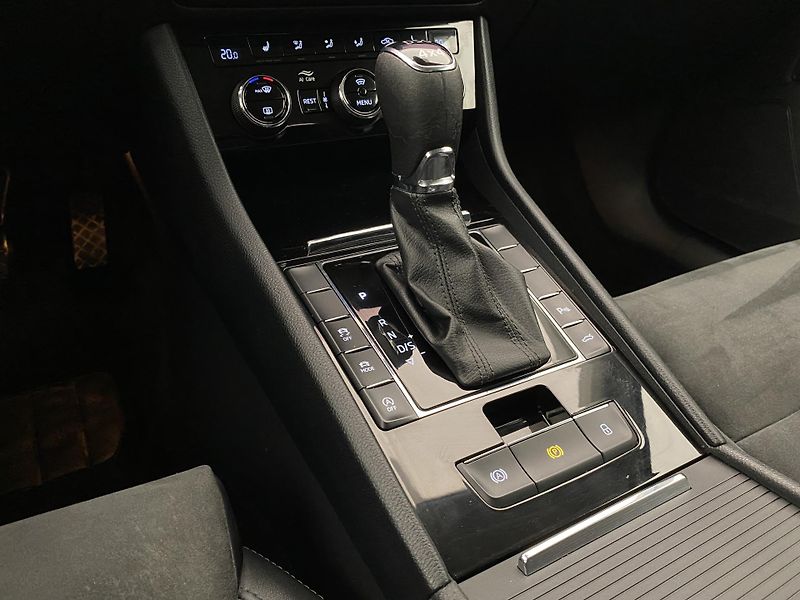 Škoda Superb 2.0TDI 140kW STYLE 4x4 DSG CZ - fotka 26 z 52