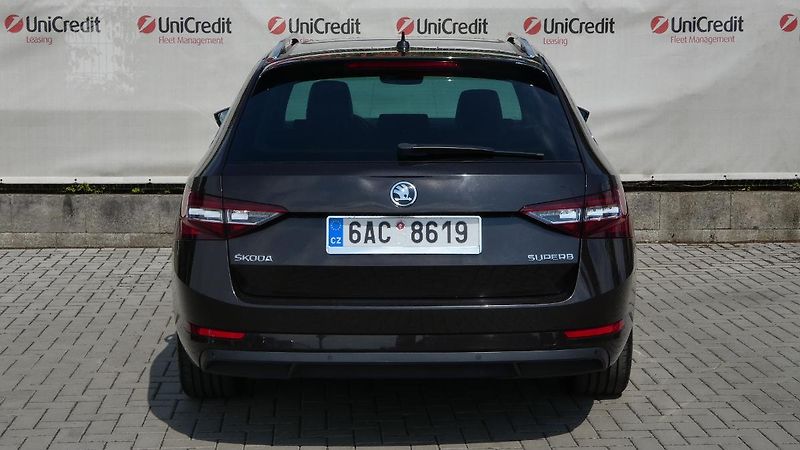 Škoda Superb Combi 2.0 TDI DSG L&K, Panoram - fotka 4 z 29