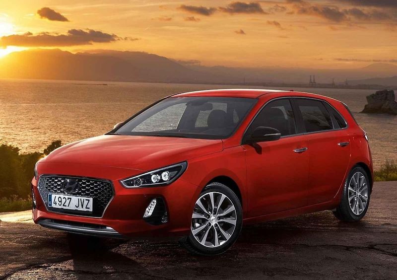 Autosalony ojetých aut Škoda jsou dnes často k nerozeznání od těch, kde se prodávají nová auta