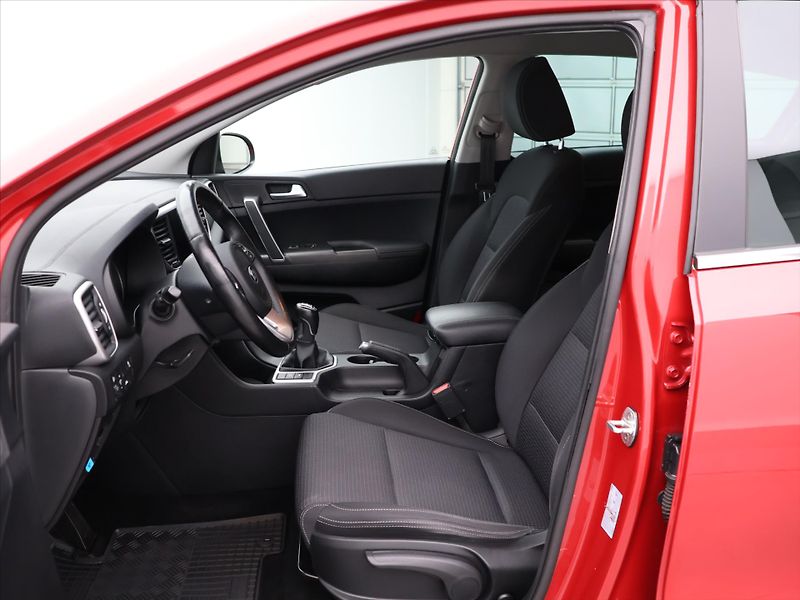 Kia Sportage 1,6 CRDI 100kW Exclusive 1.Maj - fotka 11 z 32