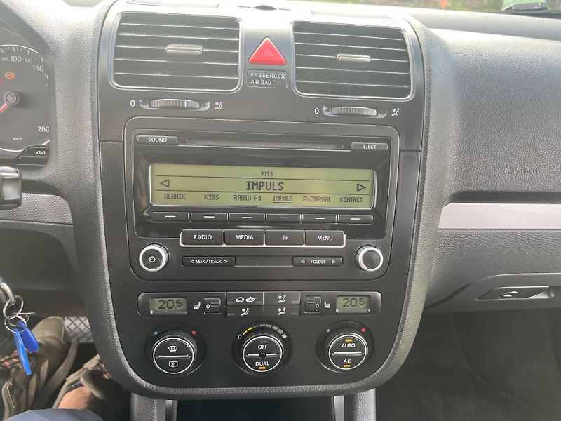 Volkswagen Golf 1.4TSI 90KW,DSG,DIGI,TEMPOMAT - fotka 37 z 45