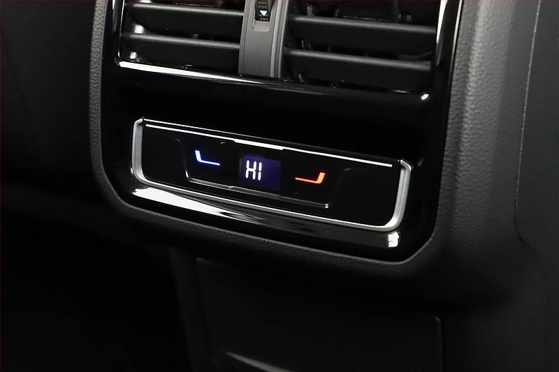 Volkswagen Passat (2023) 2.0 TDI - fotka 17 z 19