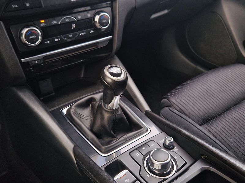Mazda 6 2,2 D SKYACTIVE, VÝHŘEV NOSIČ - fotka 27 z 42