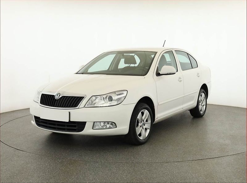 Škoda Octavia (2011) 2.0 TDI, Tempomat - fotka 2 z 14
