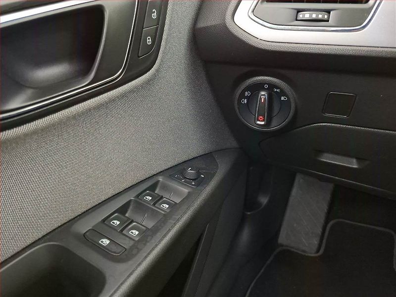 Seat Leon (2019) 1.6 TDI, Automat - fotka 17 z 17