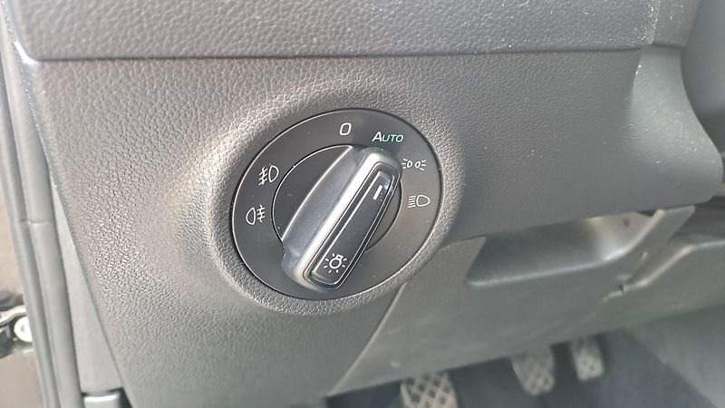 Škoda Karoq 1.6TDi Elegance NAVI - fotka 20 z 29
