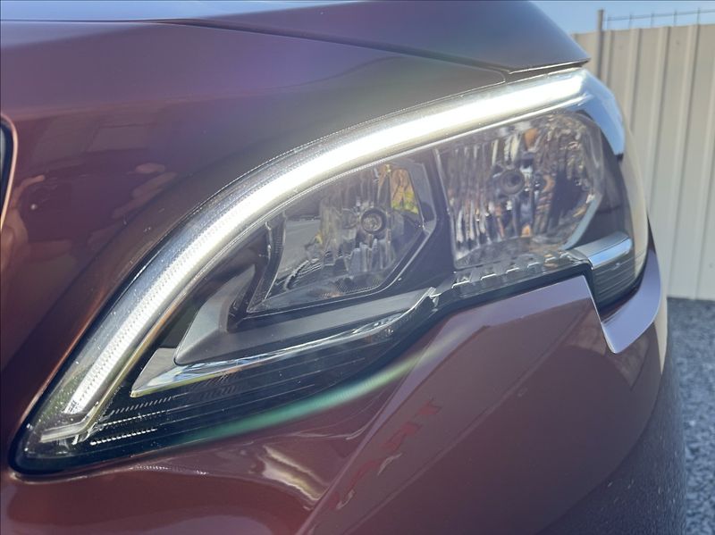 Peugeot 3008 1,2 i ALLURE DPH 1.maj původČR - fotka 9 z 50