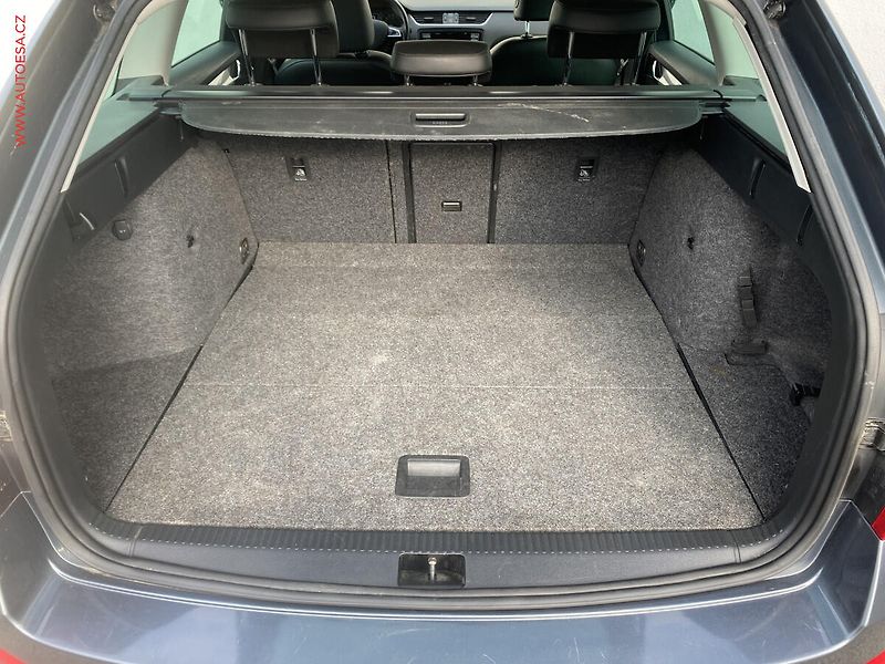 Škoda Octavia (2015) 1.4 TSi, Elegance, DSG, +kola - fotka 7 z 20