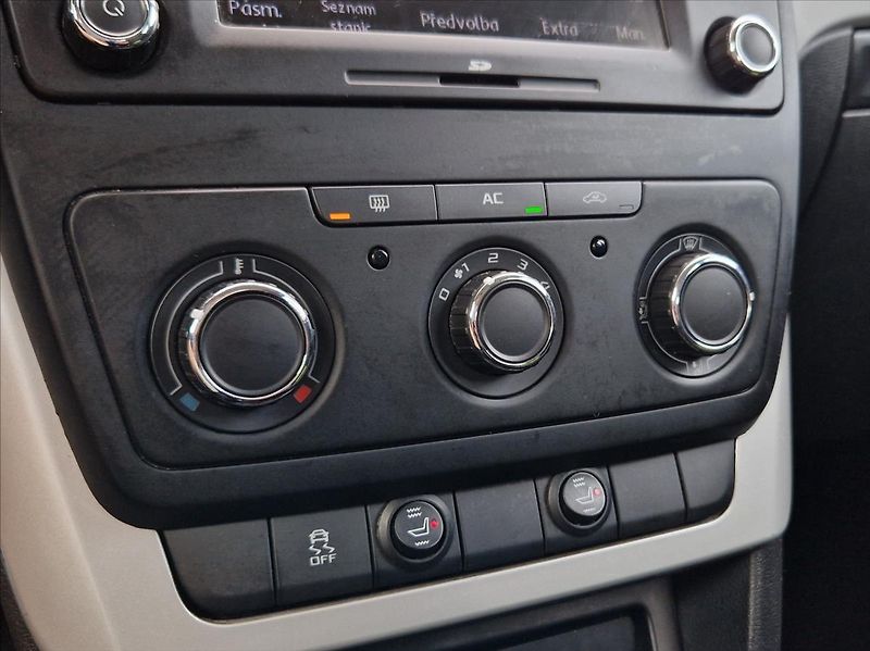 Škoda Yeti 2,0 TDI AC NAVI VÝHŘEVY - fotka 22 z 30