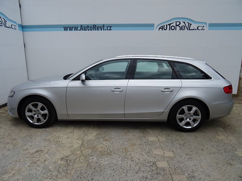 Audi A4 (2012) 2.0TDi,100kW,1maj,S.kniha,ALU - fotka 6 z 20