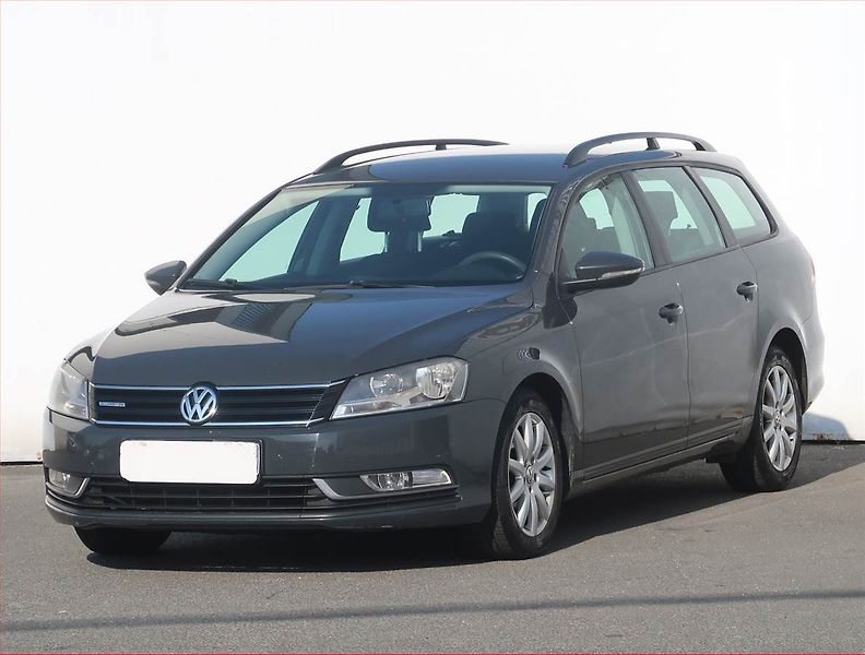 Volkswagen Passat (2012) 1.6 TDI, Tempomat - fotka 2 z 17