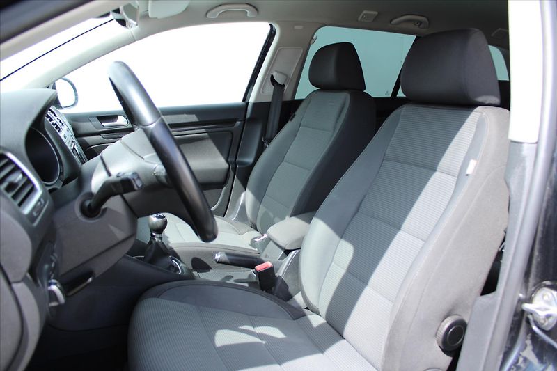 Volkswagen Golf 2.0 TDI 103kW HIGHLINE NAVI - fotka 9 z 20