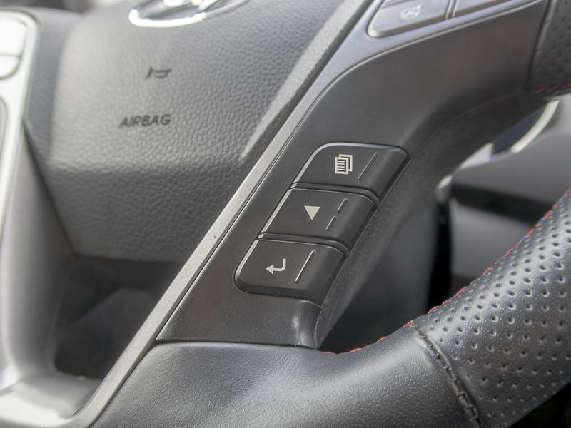Hyundai Santa Fe (2013) ČR 11/13 2.2D 145KW – VÝBAVA - fotka 22 z 61