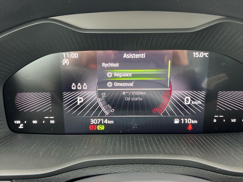 Škoda Karoq 1,5 TSi 110kW 7DSG AMBITION FR - fotka 16 z 27