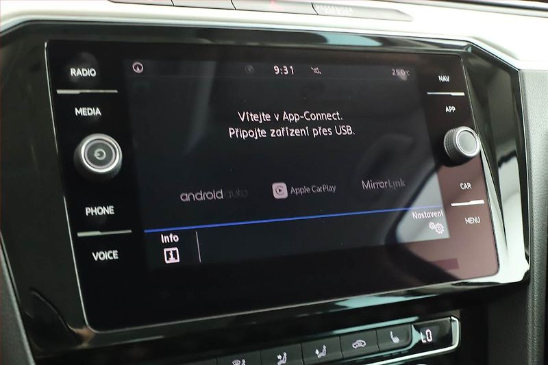 Volkswagen Passat (2018) 2.0 TDI, Kůže, Tempomat - fotka 18 z 21