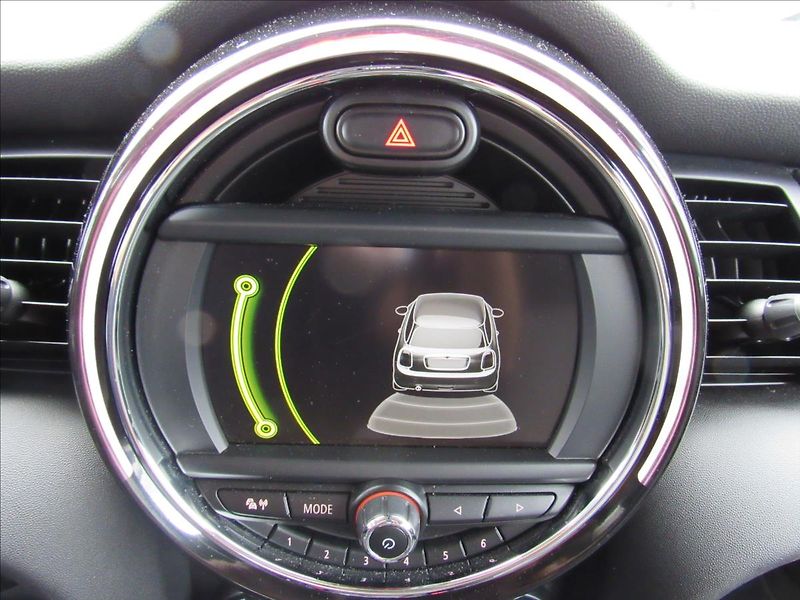 Mini Cooper 1,5 i 100kW - fotka 21 z 34