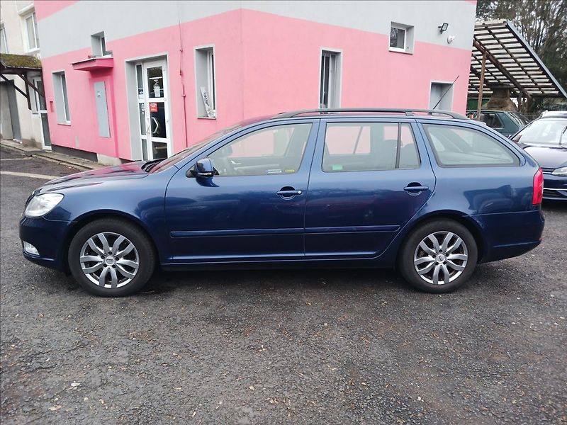 Škoda Octavia 1,6   TDI KOMBI 77KW AMBITION - fotka 3 z 20