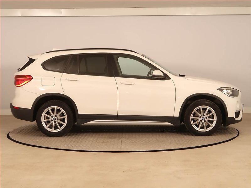 BMW X1 (2016) sDrive18d, Automat, Kůže - fotka 6 z 21