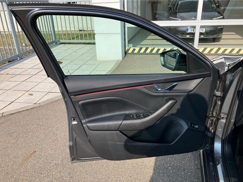 Škoda Scala 1.0TSi 85kW MONTE CARLO DSG - fotka 22 z 30