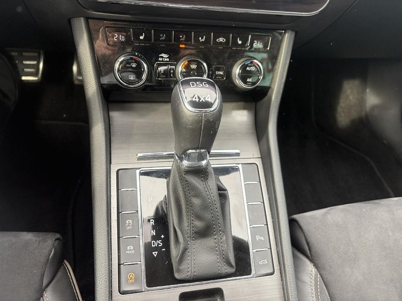 Škoda Superb 2.0TDi Scout DSG 140kW 4x4 - fotka 21 z 21