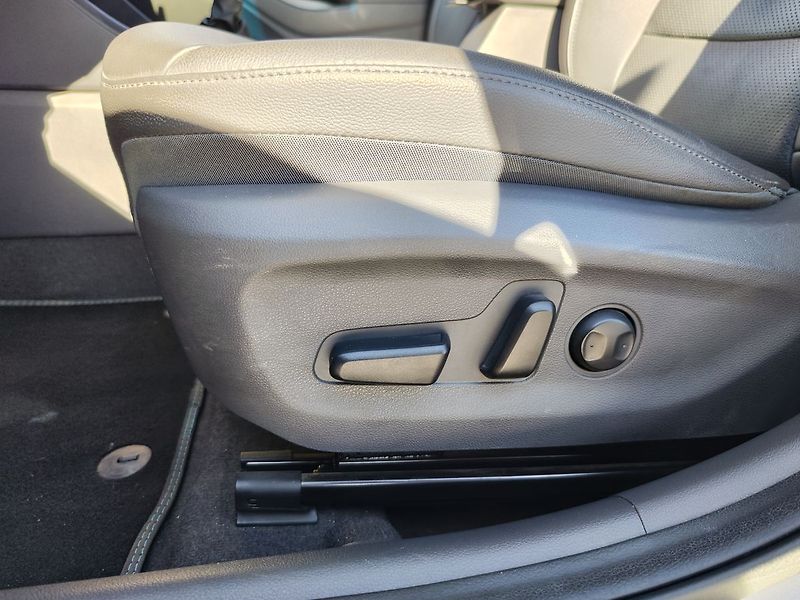 Hyundai Ioniq 1.6 GDI/104kW MY20 Style PHEV - fotka 32 z 37