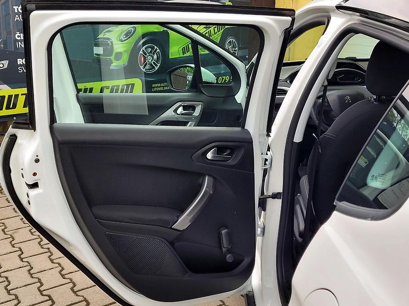 Peugeot 2008 1,2 MÁLO NAJETO*CZ,SERVIS - fotka 13 z 39