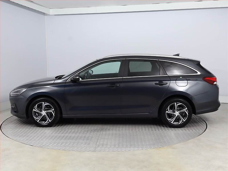 Hyundai i30 (2023) Smart 1.0 T-GDI - fotka 3 z 16