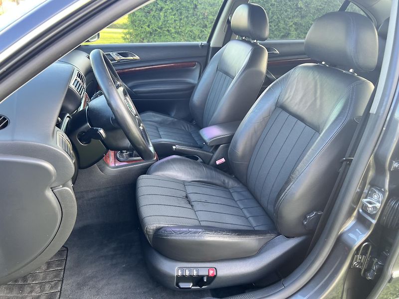 Škoda Superb 1.9TDI 96KW,KůŽE,XENONY,TZ - fotka 13 z 42